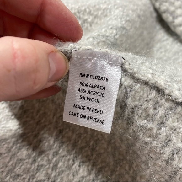 Novica Gray & White Alpaca Wool Blend Woman’s Open Front Soft Sweater Size S/M - Picture 9 of 12